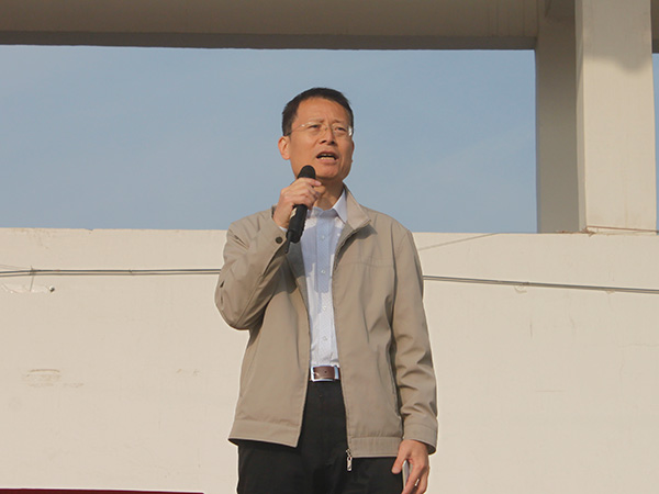 宋小峰副教授为2015级新生讲授“学生礼仪规范”