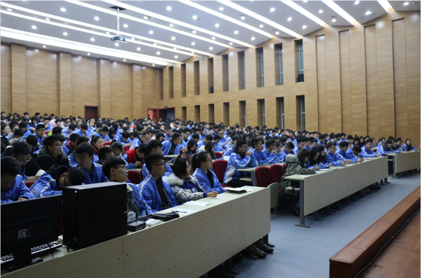 执行校长与全校学生干部代表面对面交流3.png