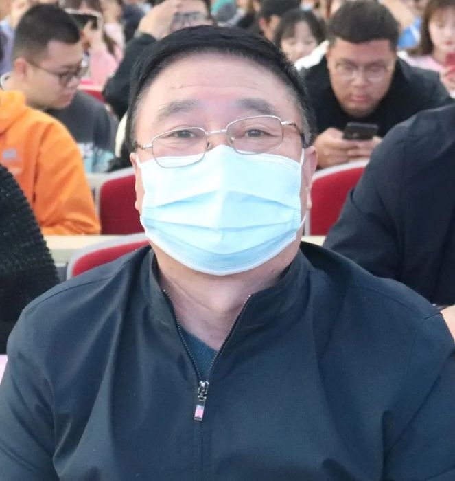 学校党委副书记武定远.jpg