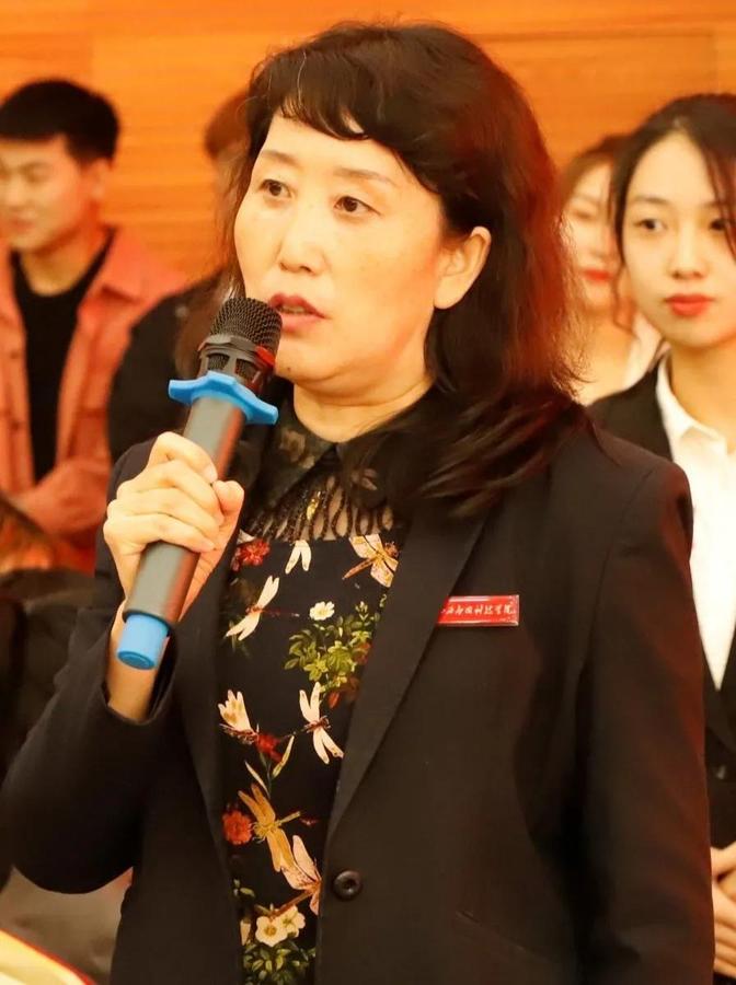 学生工作部部长白香兰.jpg
