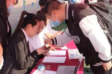 新生报到：历时2天，38小时，683名新生，28名省外新生，志愿数量200余人，志愿次数600余次！