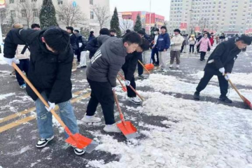 学习有声 | “声”动主题教育（二十）立冬雪落满校园，劳动教育暖人心