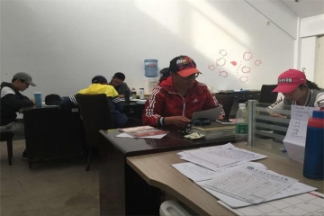 基础部第一、二、三党支部分别召开两学一做专题党课会议