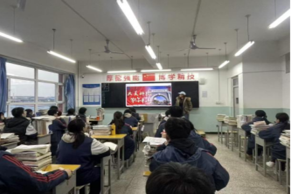 建工学院开展优秀学子回母校实践活动