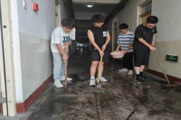 以心迎新，共筑温暖丨信息工程学院开展新生宿舍卫生清扫志愿活动