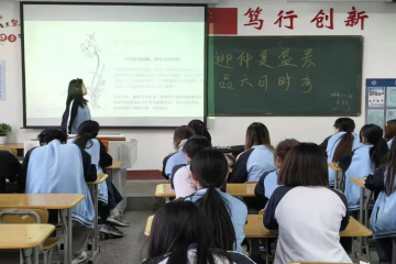 沐仲夏风华，醉六月流光 | 管理学院举办“迎仲夏盛景，品六月时序”主题团会