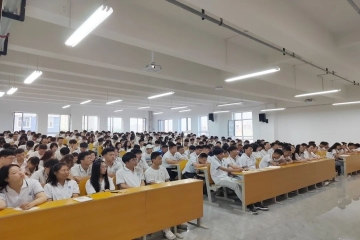 凝心聚力赢挑战，奋楫笃行启征程 | 信息工程学院学生工作大会