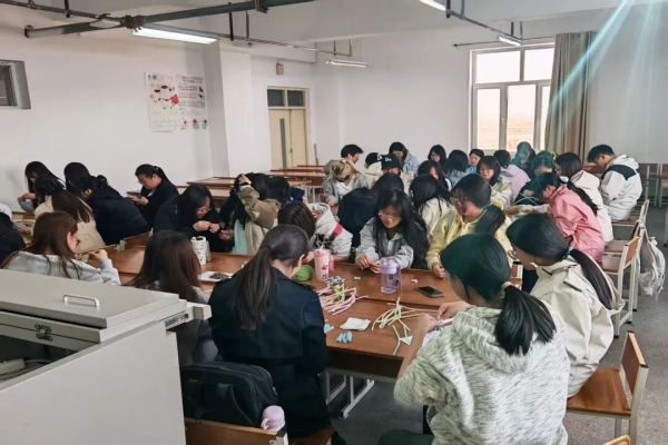 梨花漫天飞，风起正清明