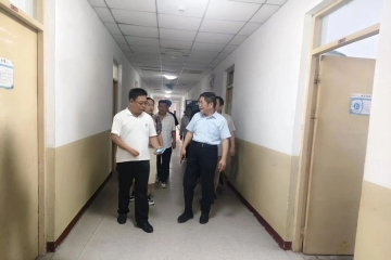 宋兴航校长实地调研学生公寓 专题部署宿舍修缮及防暑降温事