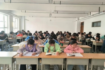 信息工程学院开展早自习经典诵读和英语早读活动