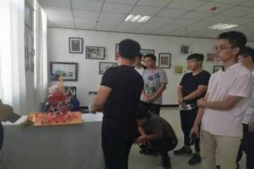“1+1”实验班师生参观艺术学院书画作品展