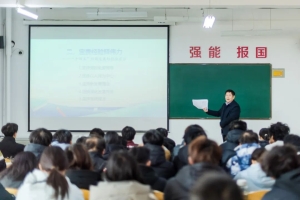 校长一堂思政课 “动力”学子增动能