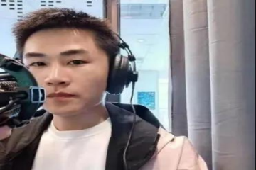 敢于向命运挑战，伟大当之无愧——实验班学子呼兴峰讲述科学家霍金的故事