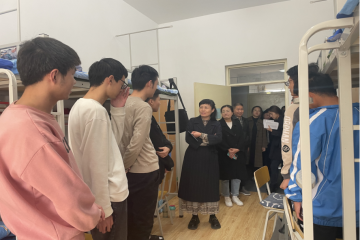 决战合格评估，我们行动中 | 信息工程学院领导及辅导员走访学生公寓