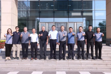 华舰航空体育科技(山西)有限公司领导到我校洽谈产学研合作
