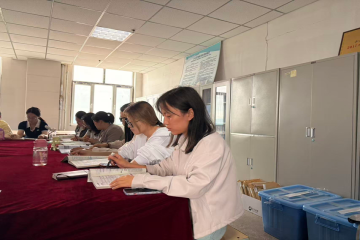 聚力分组备课研讨 打造英语精品资源 —— 大学英语教研室开展专项教研活动