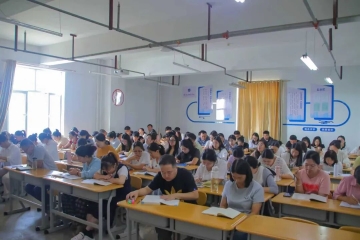 团结奋进新征程，实干担当新作为——信息工程学院召开新学期全体教职工大会