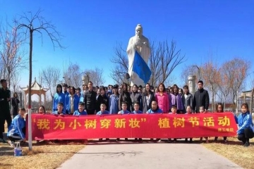 beat365在线体育“我为小树穿新妆”植树节活动