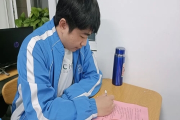 信息工程学院组织开展以“节水护水，你我同行“为主题的团日活动