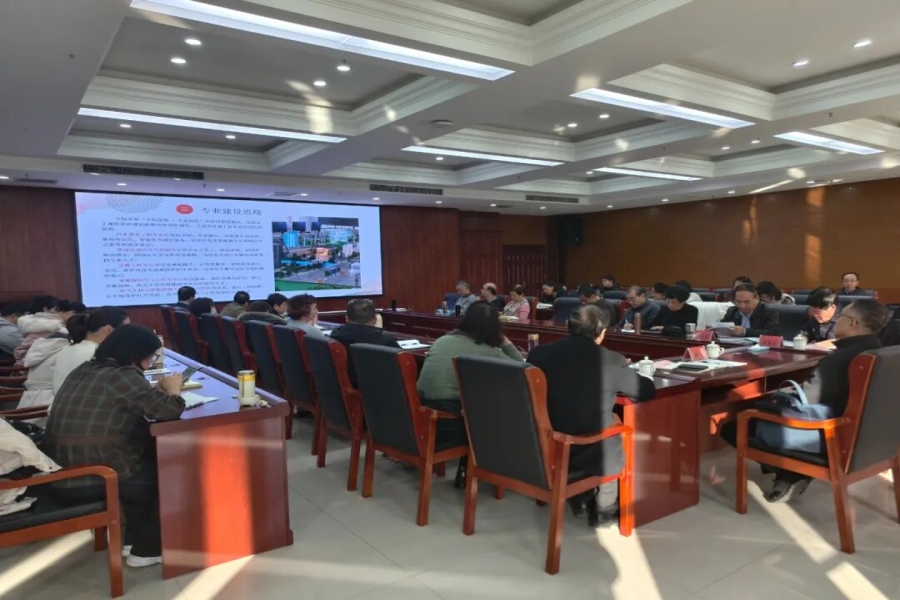 我校召开课程思政建设总结汇报会 共谱立德树人新篇章