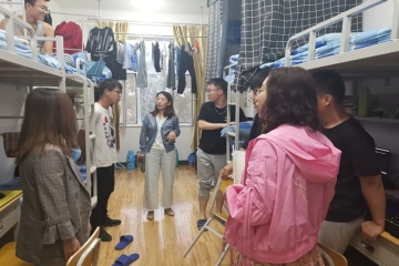 走访宿舍暖人心，青春奋进正当时