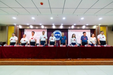 我校召开第二届教职工代表大会第四次会议