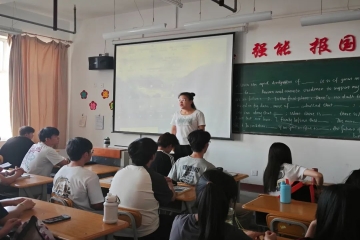 取经验之荟萃 步英语之殿堂 | 信息工程学院23级计算机科学与技术专业开展英语学习经验分享活动