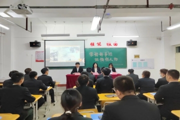 追榜样之“光”，燃奋斗之“焰”