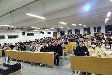 信息工程学院组织各班开展“迎评估，促学风”主题班会