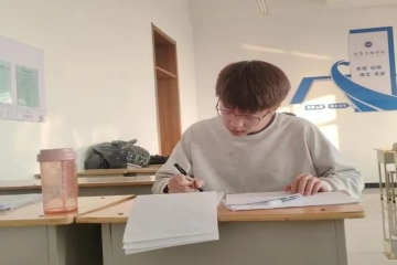 期末复习 | 大学生们的“生存”策略
