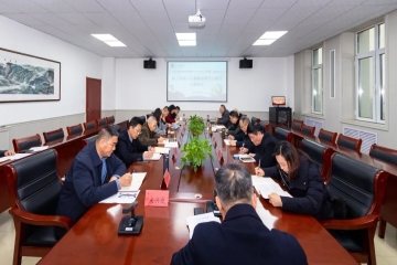 我校党委理论学习中心组聚焦树立和践行正确政绩观，深入开展学习研讨