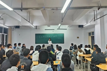 遵守秩序，做好规划，遇见最好的自己 | 信息工程学院开展《学生手册》解读班会