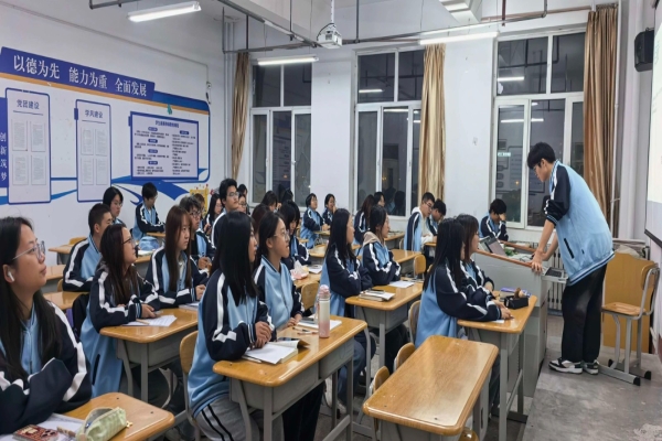 寒露凝秋韵,奋进正当时||建工学院开展“寒露凝秋韵，奋进正当时”主题团会