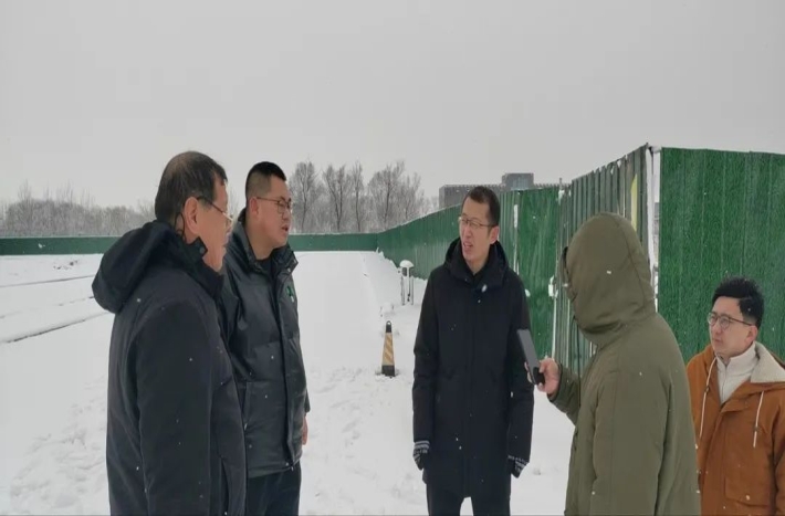 千人除雪大会战，校园畅通保平安