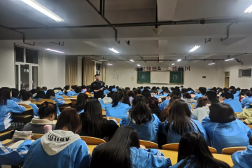 防诈知识 你我同行 公司开展防诈知识进校园宣讲活动