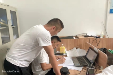 体育教师期末成绩汇总紧张有序！