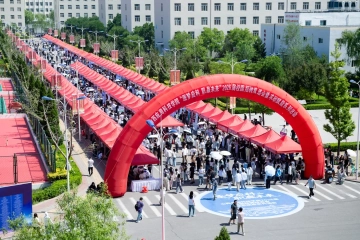 372家企业 数千岗位！我校2026届校园招聘双选会成功举办