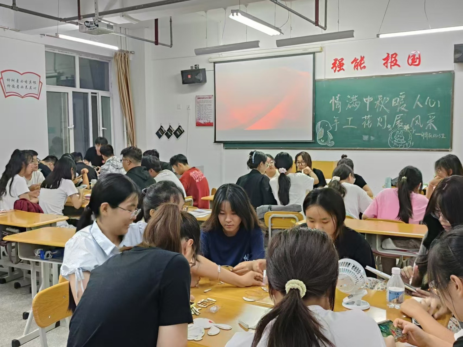 计算机2303班 花灯节