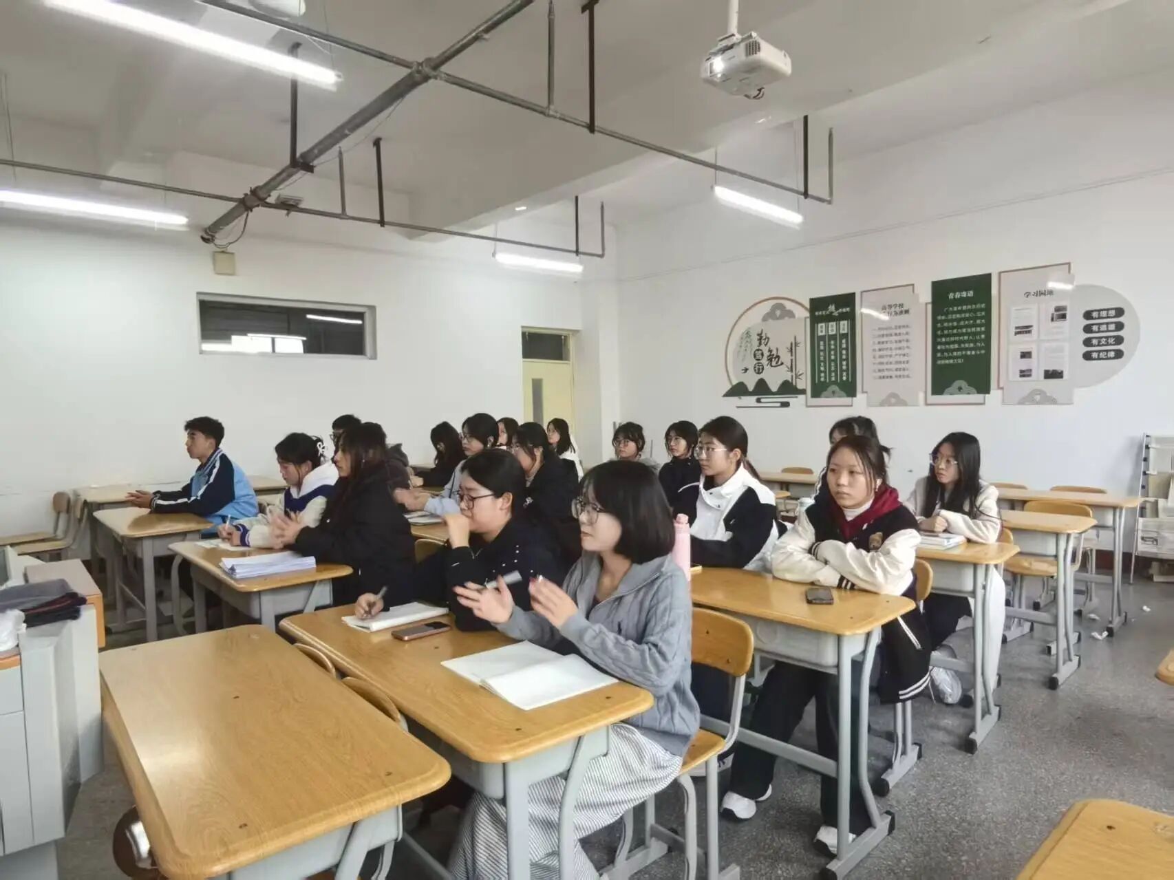 微信图片_2025-11-06_183200_152 微信图片_2025-11-06_183200_152